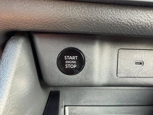 Used 2025 Nissan Rogue SV FWD image 19
