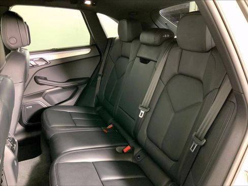 Used 2026 Porsche Macan AWD/4WD image 22