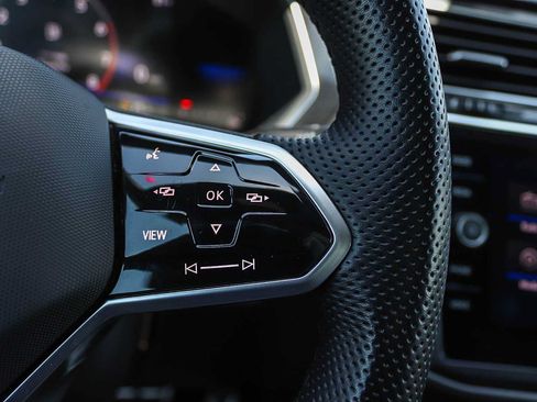 Certified 2023 Volkswagen Tiguan SE R-Line FWD image 23