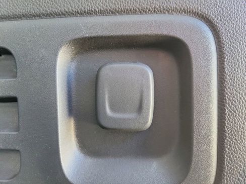 Used 2023 Chevrolet Traverse LT w/ LT Premium Package image 9