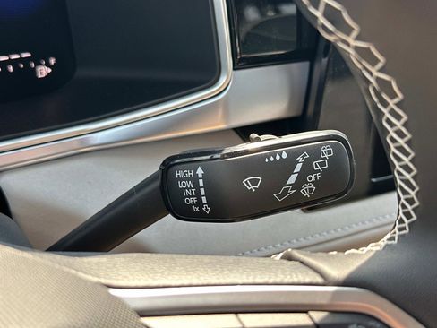 New 2025 Volkswagen Taos SE image 25