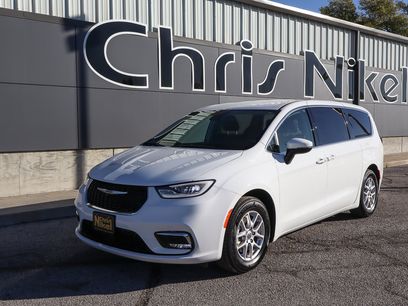 Used 2023 Chrysler Pacifica Touring-L
