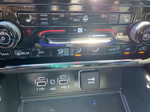 Certified 2025 Jeep Grand Cherokee Altitude AWD/4WD image 18