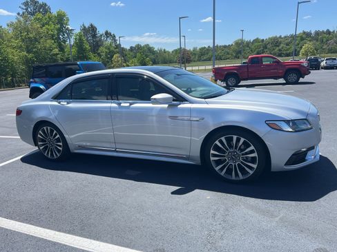 Used 2017 Lincoln Continental Reserve image 1