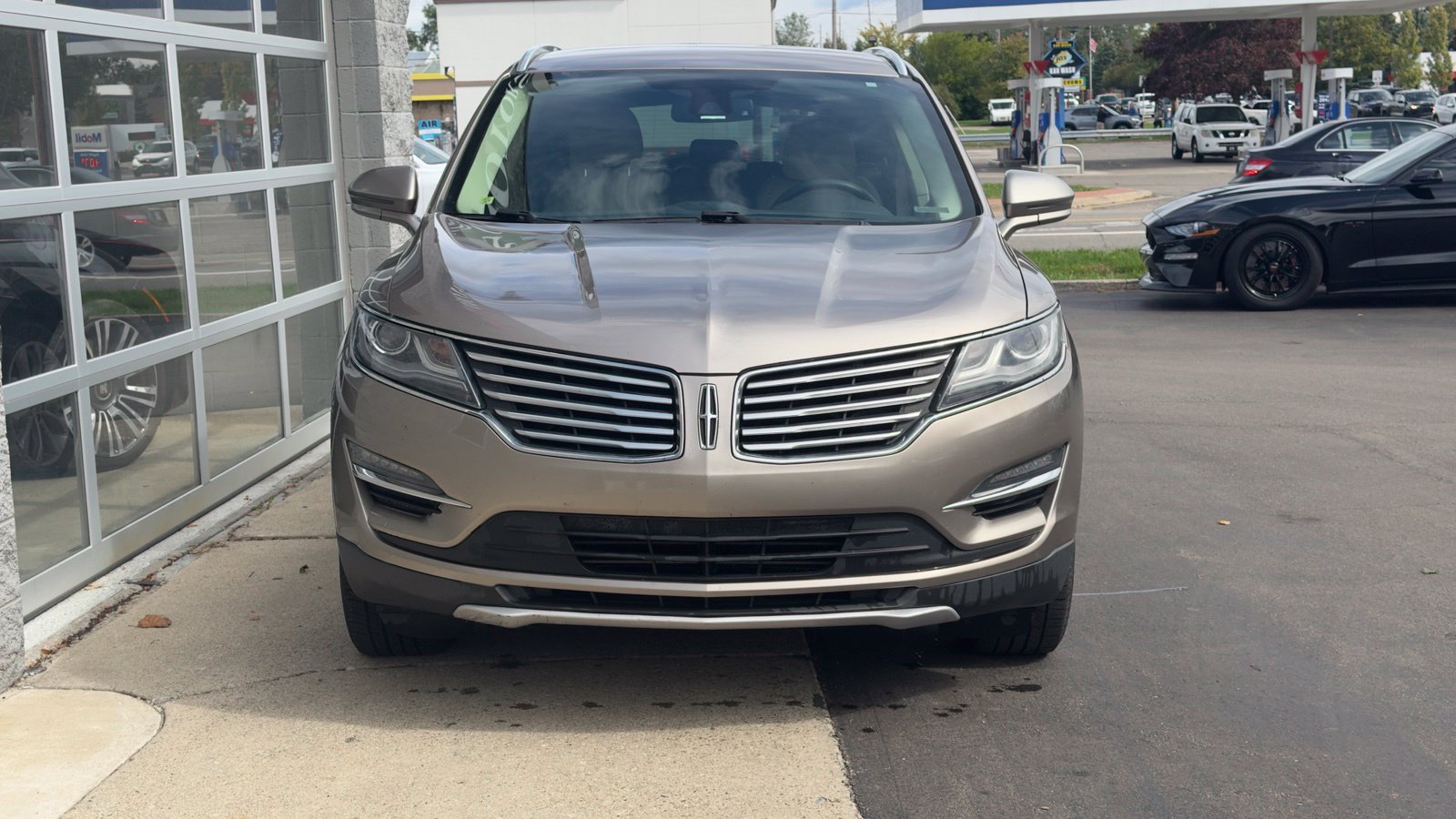 Used 2018 Lincoln MKC Select w/ Select Plus Package AWD/4WD image 2