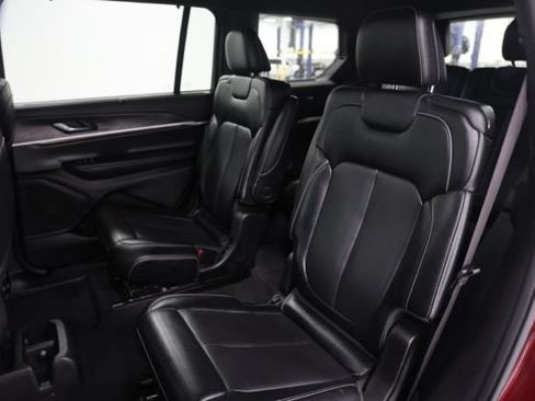 Used 2024 Jeep Grand Cherokee L Limited w/ Luxury Tech Group II AWD/4WD image 31