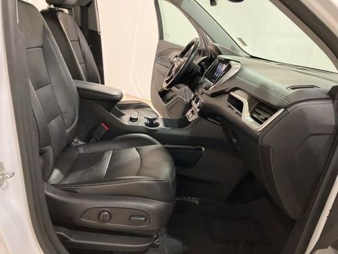 Used 2024 GMC Terrain SLT image 23