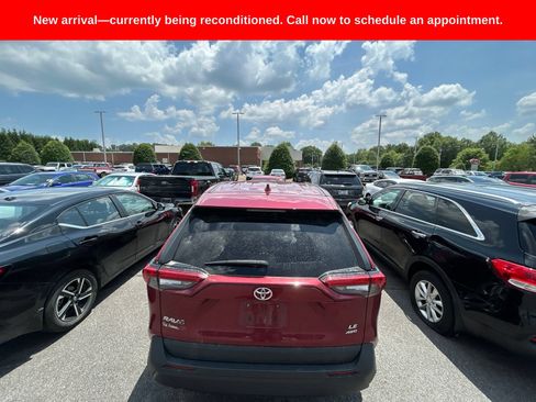 Used 2022 Toyota RAV4 LE AWD/4WD image 15
