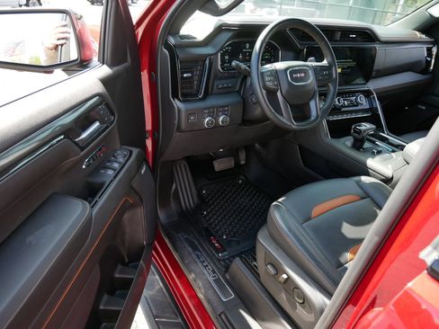 Used 2024 GMC Sierra 1500 AT4 w/ Technology Package AWD/4WD image 10