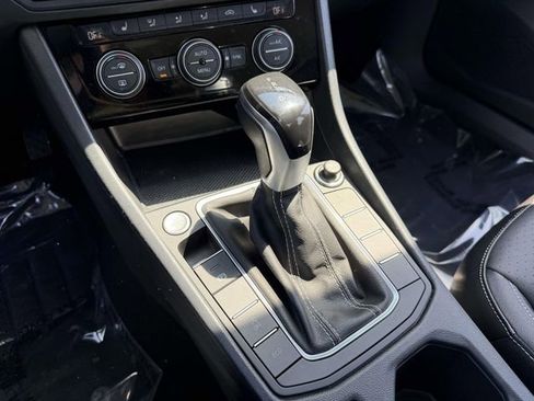 Used 2023 Volkswagen Jetta SE w/ Panoramic Sunroof Package FWD image 22