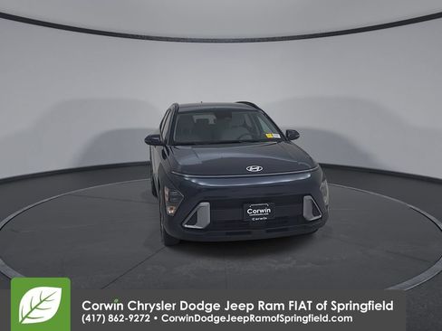 Used 2025 Hyundai Kona SEL FWD image 4
