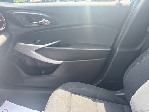 Used 2024 Chevrolet Trax RS FWD image 21