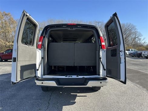 Used 2020 Chevrolet Express 3500 LS w/ Chrome Appearance Package image 17