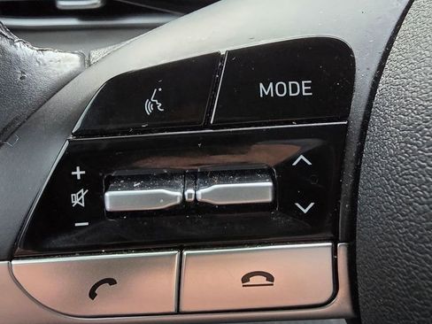 Used 2021 Hyundai Elantra Limited image 28