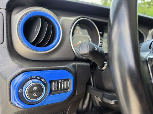 Used 2022 Jeep Gladiator Sport AWD/4WD image 19
