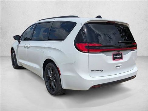 New 2026 Chrysler Pacifica Select w/ S Appearance Package FWD image 2