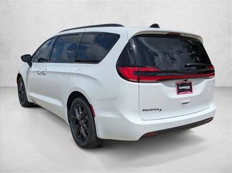 New 2026 Chrysler Pacifica Select w/ S Appearance Package FWD video 2
