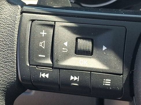 Used 2024 Nissan Rogue S AWD/4WD image 20