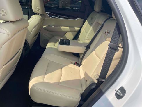 Used 2017 Cadillac XT5 Luxury w/ Driver Awareness Package FWD image 6