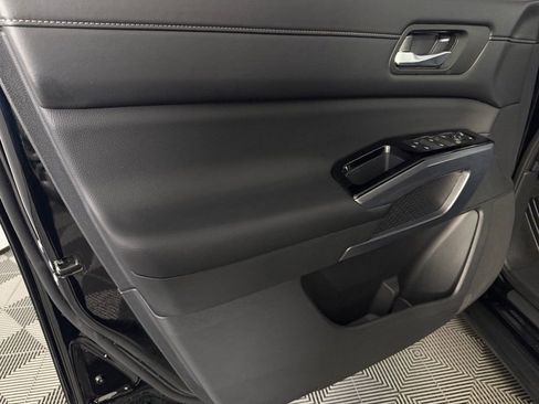 Used 2025 Nissan Pathfinder SL image 26