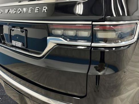 Used 2023 Jeep Grand Wagoneer 4WD w/ Flexible Seating Group image 41