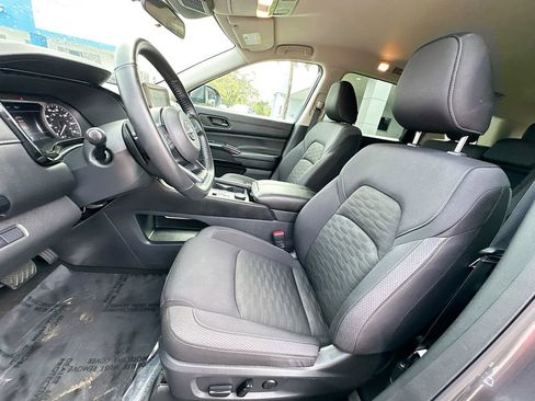 Used 2025 Nissan Pathfinder SV image 20