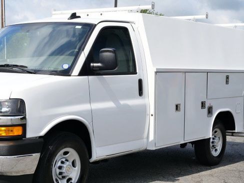 Used 2024 Chevrolet Express 3500 w/ Power Convenience Package RWD image 37