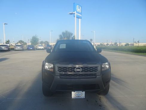Used 2025 Nissan Frontier SV RWD image 2