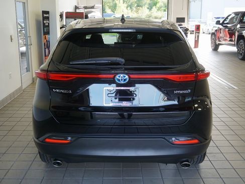 Certified 2022 Toyota Venza LE image 15