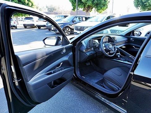 New 2026 Hyundai Elantra SE image 37