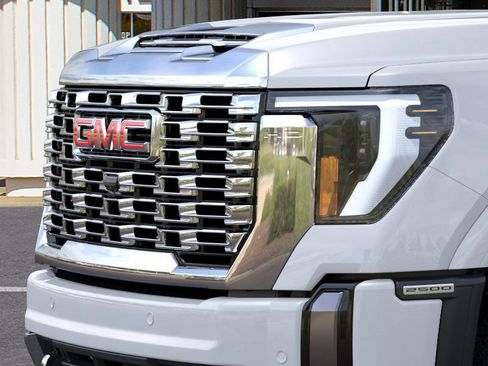 New 2026 GMC Sierra 2500 Denali w/ Denali Reserve Package image 13