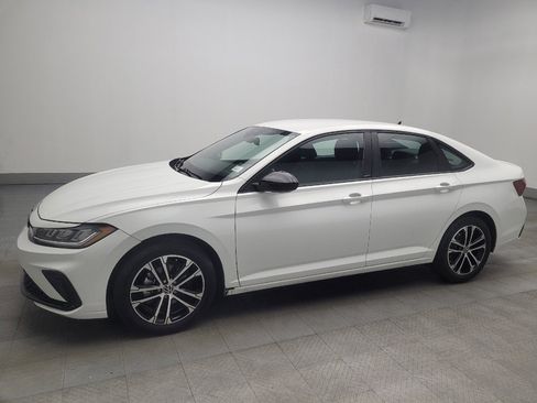 Used 2025 Volkswagen Jetta Sport image 2