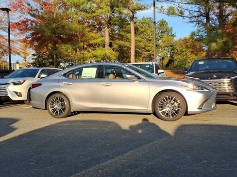 New 2025 Lexus ES 350 w/ Premium Package image 2