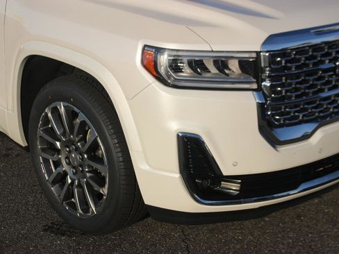 Used 2022 GMC Acadia Denali w/ Denali Ultimate Package image 9