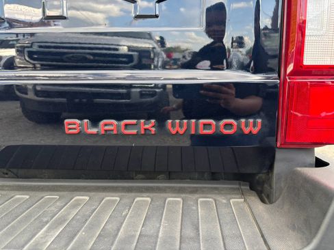 Used 2022 Ford F250 Lariat w/ Black Appearance Package image 6