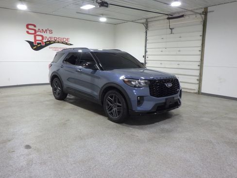 Used 2025 Ford Explorer ST w/ Sun And Sound Package AWD/4WD image 5