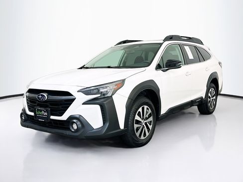 Used 2025 Subaru Outback Premium AWD/4WD image 3