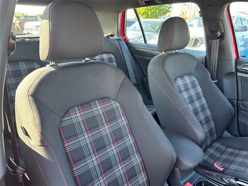 Used 2018 Volkswagen GTI SE image 32