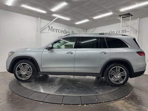 Used 2025 Mercedes-Benz GLS 450 4MATIC image 4