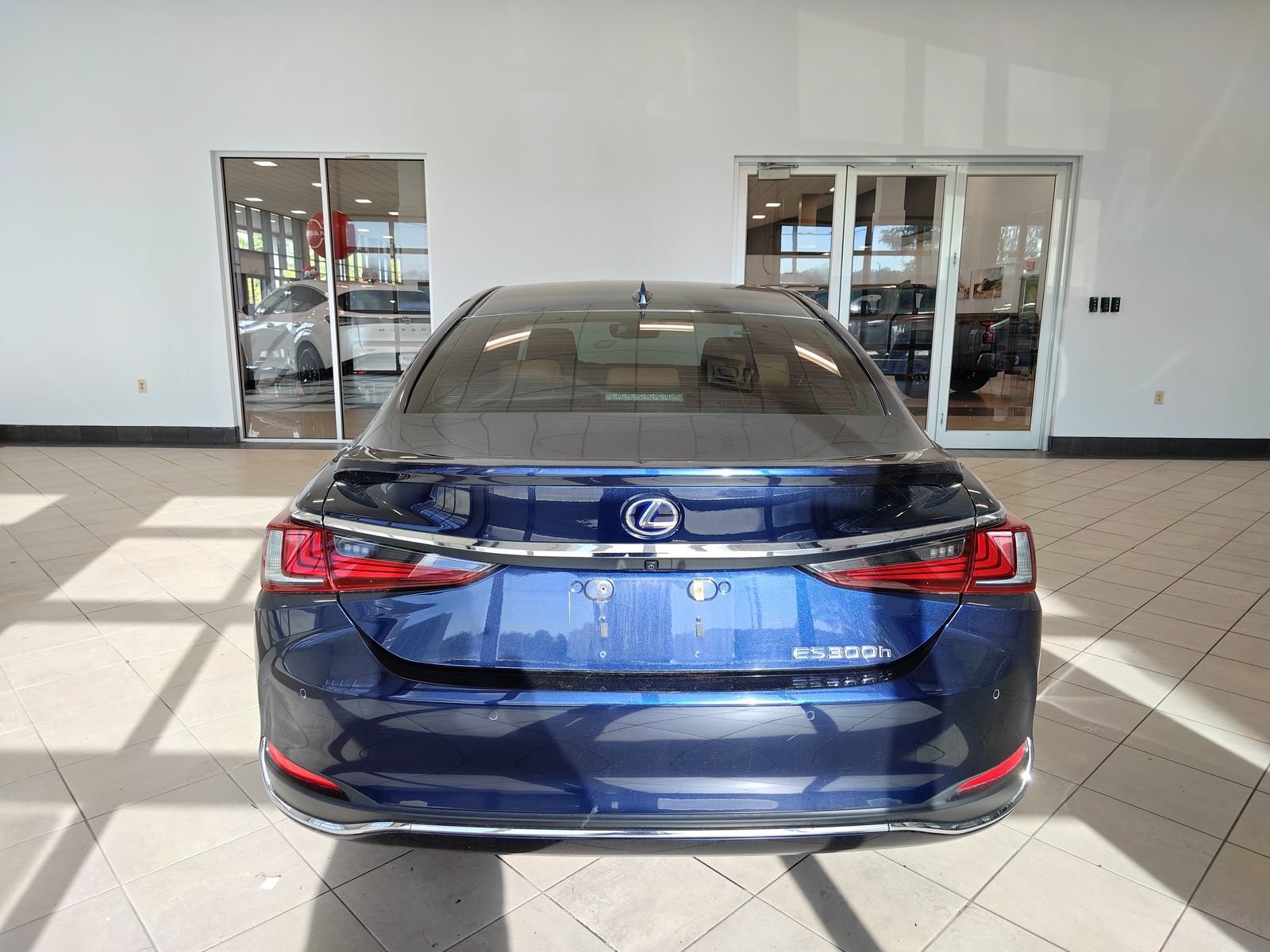 Used 2019 Lexus ES 300h w/ Premium Package FWD image 4
