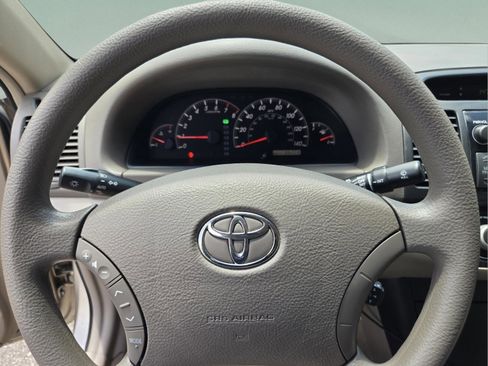 Used 2005 Toyota Camry LE FWD image 19