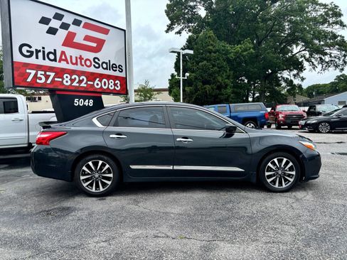 Used 2017 Nissan Altima 2.5 SV FWD image 2