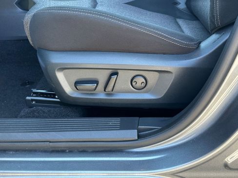 Used 2025 Nissan Rogue SV FWD image 22