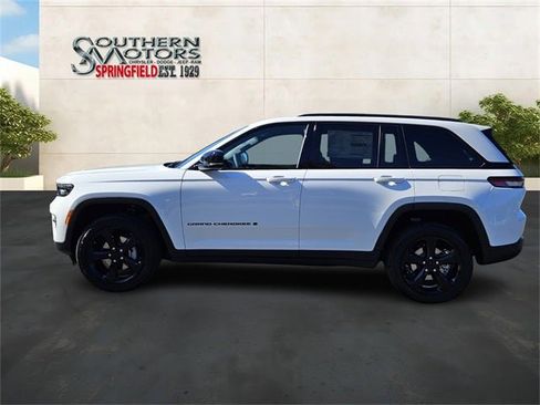 New 2025 Jeep Grand Cherokee Altitude image 2