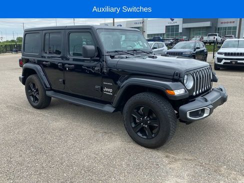 Used 2022 Jeep Wrangler Unlimited Sahara w/ Cold Weather Group AWD/4WD image 8