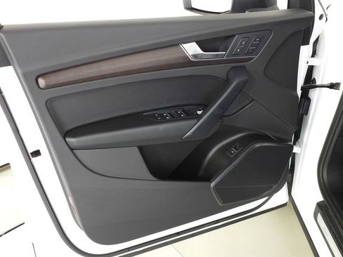 Used 2022 Audi Q5 2.0T Premium w/ Convenience Package image 11