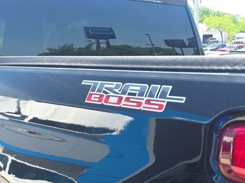 Used 2021 Chevrolet Silverado 1500 Custom Trail Boss AWD/4WD image 14