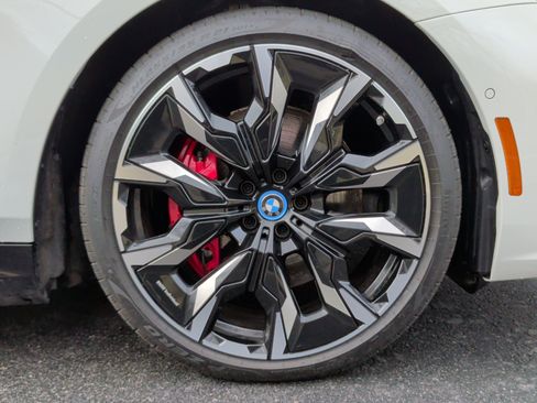 Certified 2025 BMW 550e xDrive 550e xDrive w/ Executive Package image 14