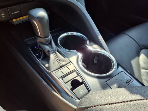 Certified 2019 Toyota Camry XLE FWD image 11
