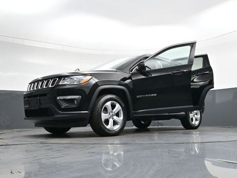 Used 2018 Jeep Compass Latitude w/ Cold Weather Group image 43